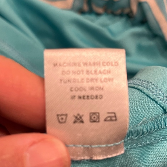 Short and flirty, turquoise chevron patterned dress. - Picture 5 of 7